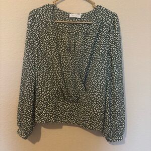 All In Favor Women’s Green White Animal Print Longsleeve Taper Waist, Size XS